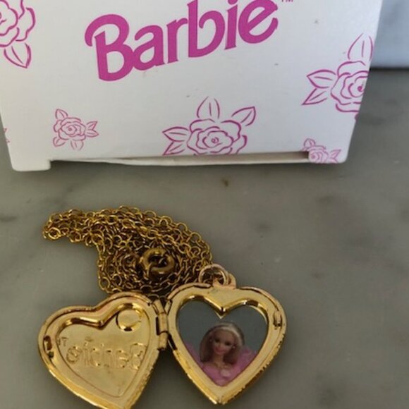AVON Barbie Heart Locket Gold Tone 18" Chain IOB Vintage RARE - Picture 6 of 16